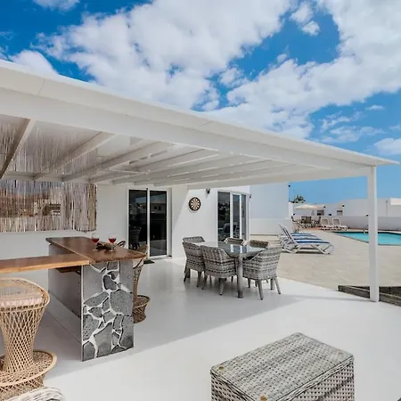 Daisy - Two Homes, One Holiday home